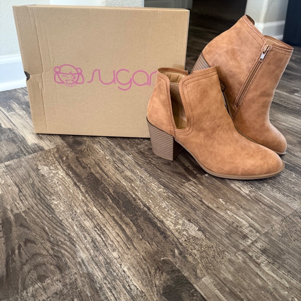 Sugar Scotland Cognac Side Cutout Ankle Booties Western Block Heel  Womens 9M